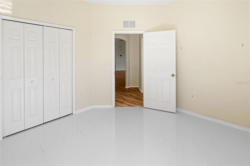 合同活跃: $369,900 (4 贝兹, 2 浴室, 2255 平方英尺)