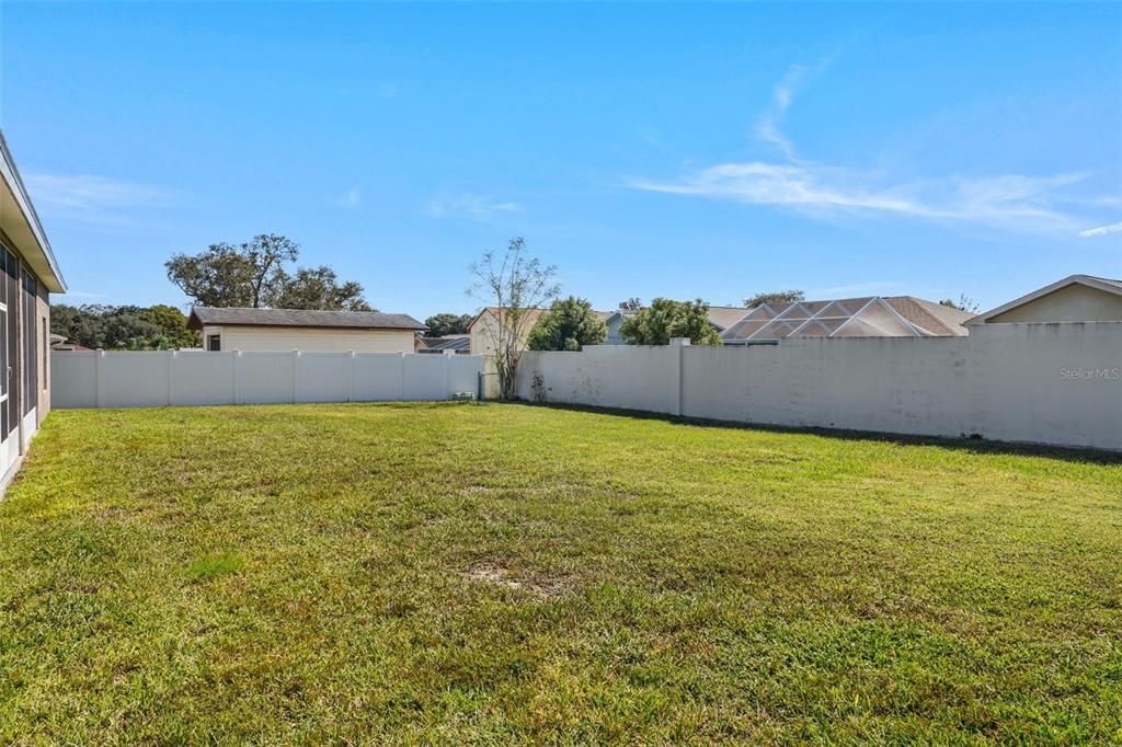 合同活跃: $369,900 (4 贝兹, 2 浴室, 2255 平方英尺)