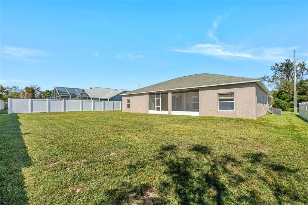 合同活跃: $369,900 (4 贝兹, 2 浴室, 2255 平方英尺)