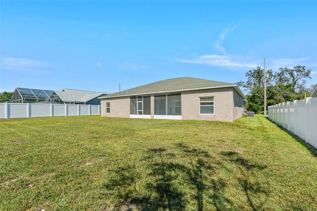 合同活跃: $369,900 (4 贝兹, 2 浴室, 2255 平方英尺)