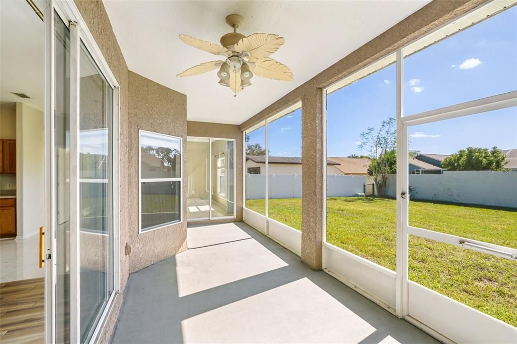 合同活跃: $369,900 (4 贝兹, 2 浴室, 2255 平方英尺)