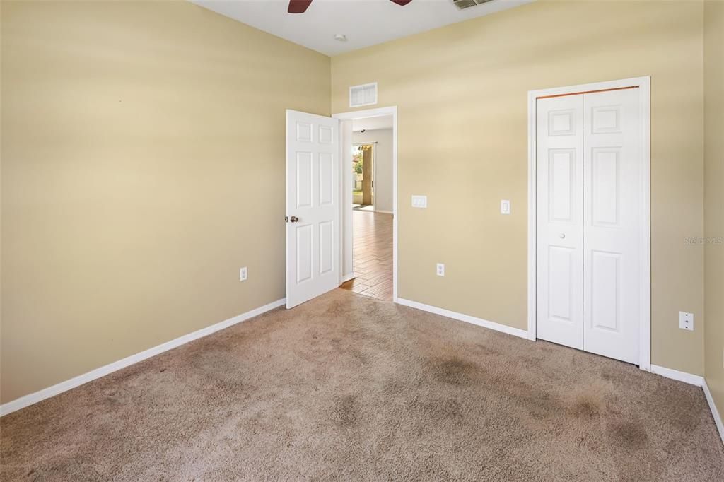 合同活跃: $369,900 (4 贝兹, 2 浴室, 2255 平方英尺)