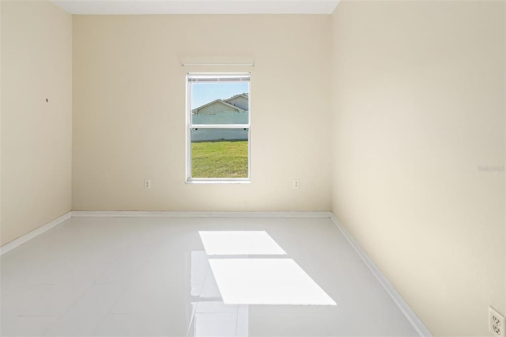 合同活跃: $369,900 (4 贝兹, 2 浴室, 2255 平方英尺)