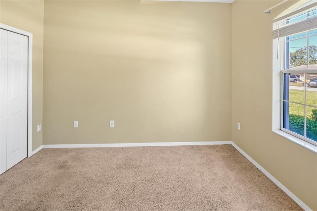 合同活跃: $369,900 (4 贝兹, 2 浴室, 2255 平方英尺)