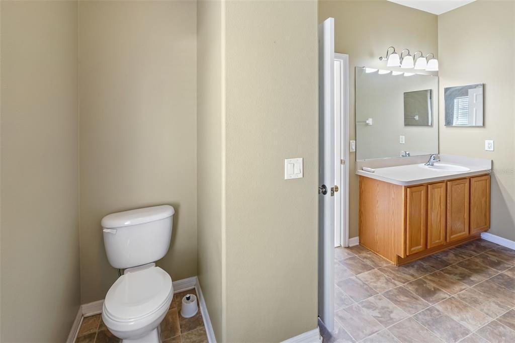 合同活跃: $369,900 (4 贝兹, 2 浴室, 2255 平方英尺)