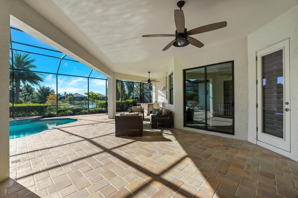 Под контрактом: $1,499,000 (3 спален, 3 ванн, 2852 Квадратных фут)