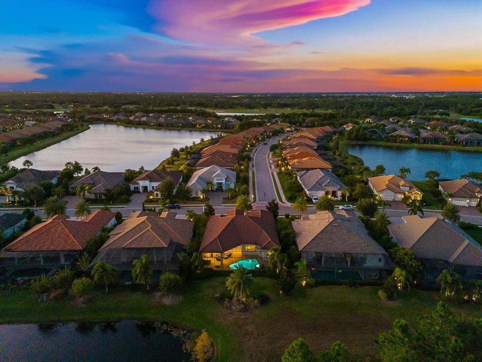 Под контрактом: $1,499,000 (3 спален, 3 ванн, 2852 Квадратных фут)