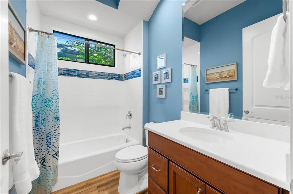 Под контрактом: $1,499,000 (3 спален, 3 ванн, 2852 Квадратных фут)