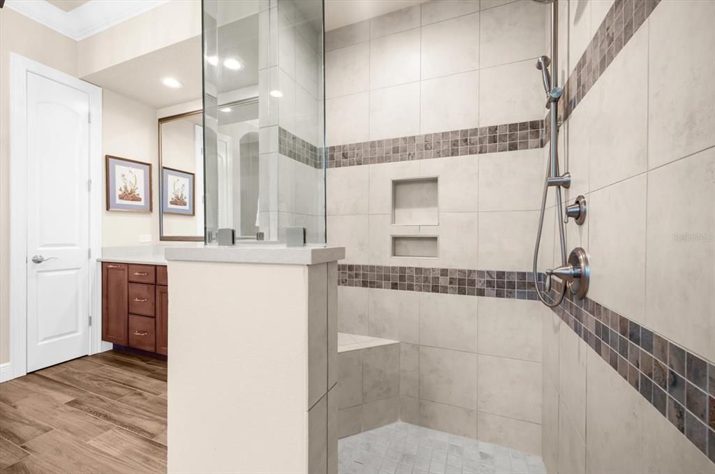 Под контрактом: $1,499,000 (3 спален, 3 ванн, 2852 Квадратных фут)