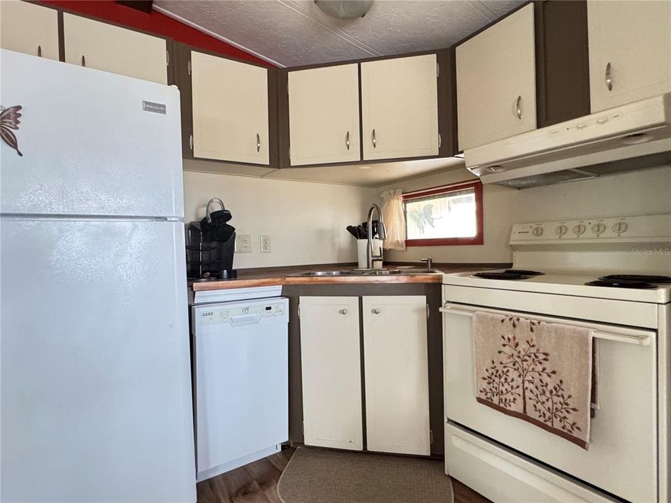 For Sale: $115,000 (2 beds, 1 baths, 680 Square Feet)