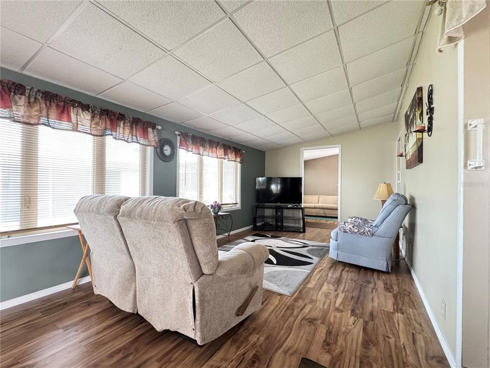 For Sale: $115,000 (2 beds, 1 baths, 680 Square Feet)