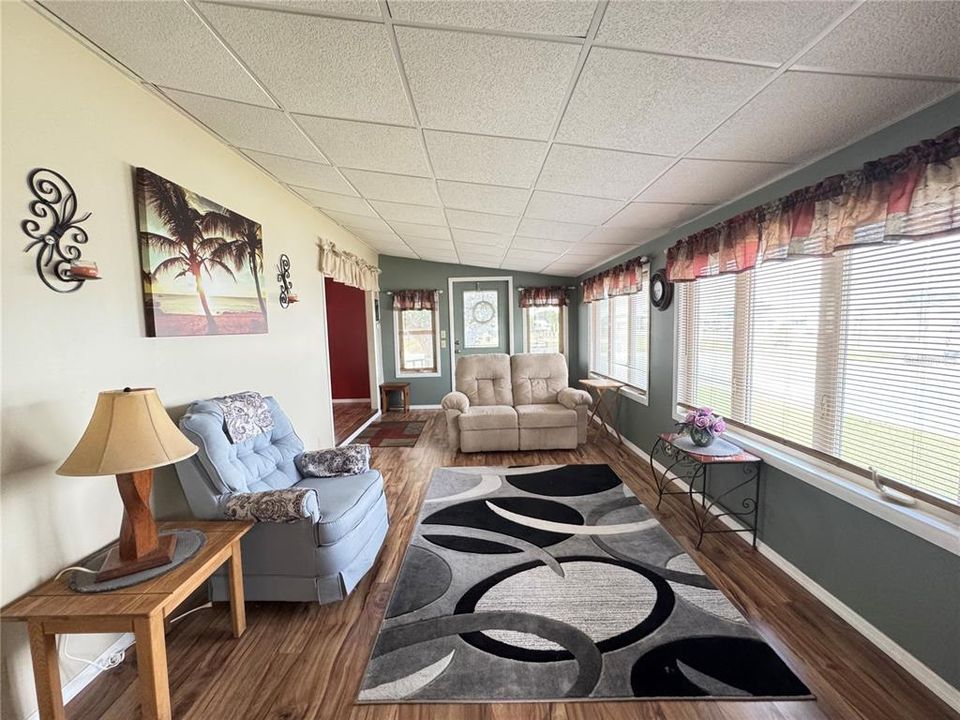 For Sale: $115,000 (2 beds, 1 baths, 680 Square Feet)