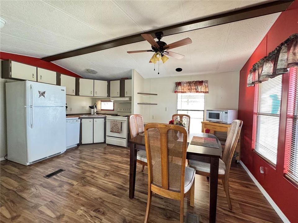 For Sale: $115,000 (2 beds, 1 baths, 680 Square Feet)
