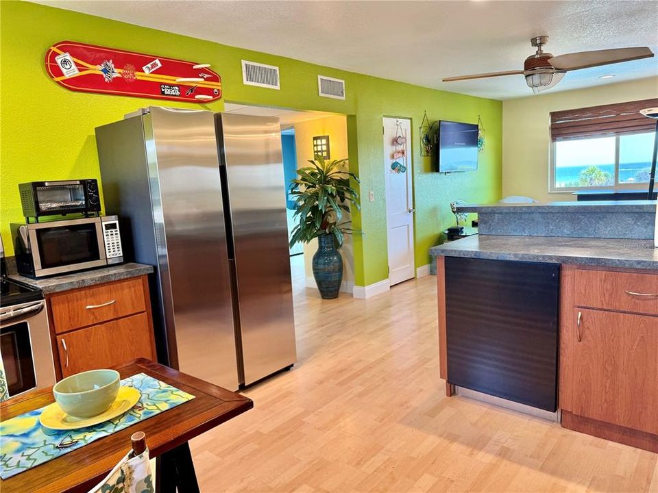 For Sale: $549,000 (2 beds, 1 baths, 770 Square Feet)