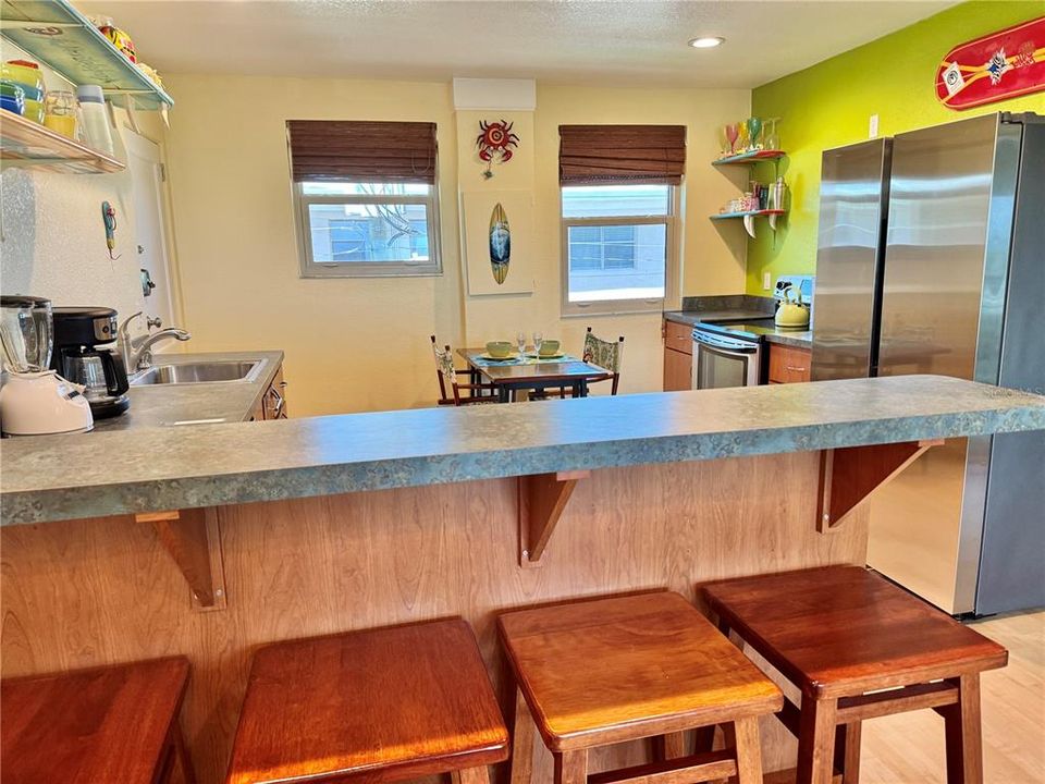 For Sale: $549,000 (2 beds, 1 baths, 770 Square Feet)