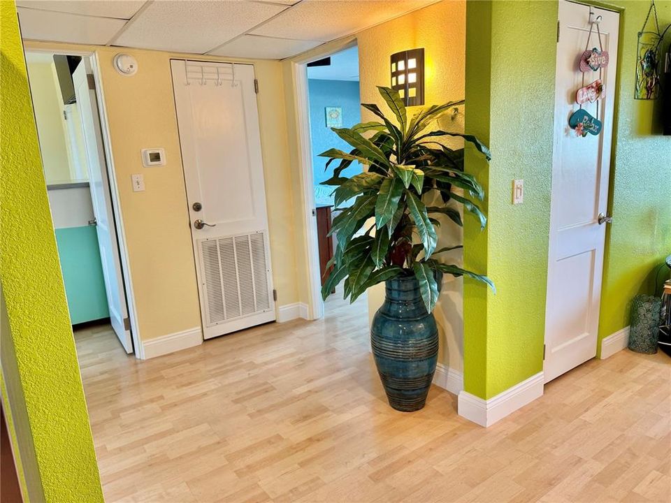 For Sale: $549,000 (2 beds, 1 baths, 770 Square Feet)