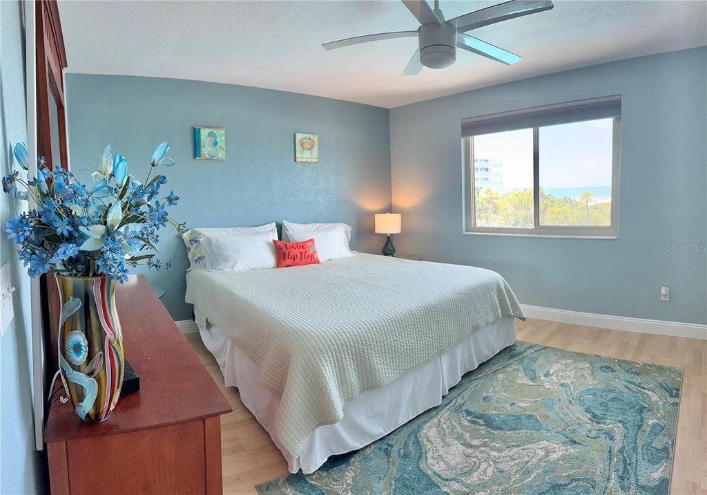 For Sale: $549,000 (2 beds, 1 baths, 770 Square Feet)