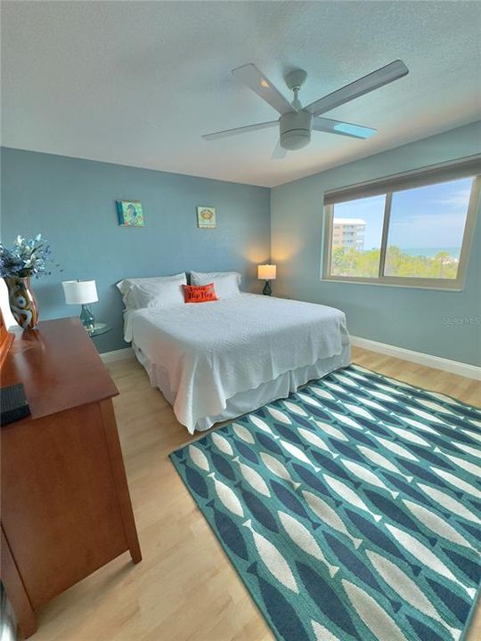 For Sale: $549,000 (2 beds, 1 baths, 770 Square Feet)