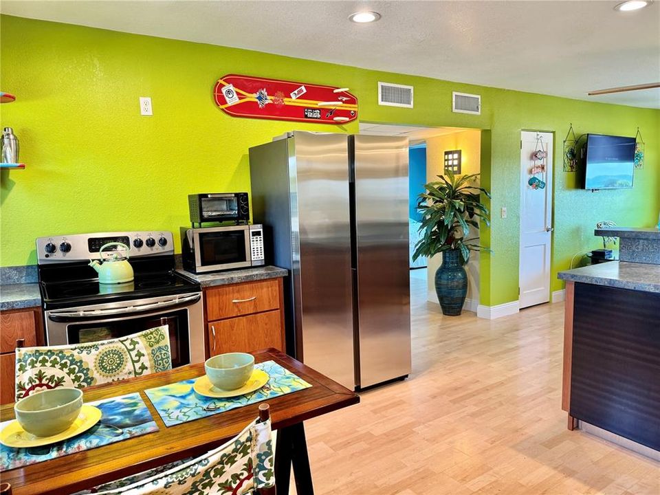 For Sale: $549,000 (2 beds, 1 baths, 770 Square Feet)