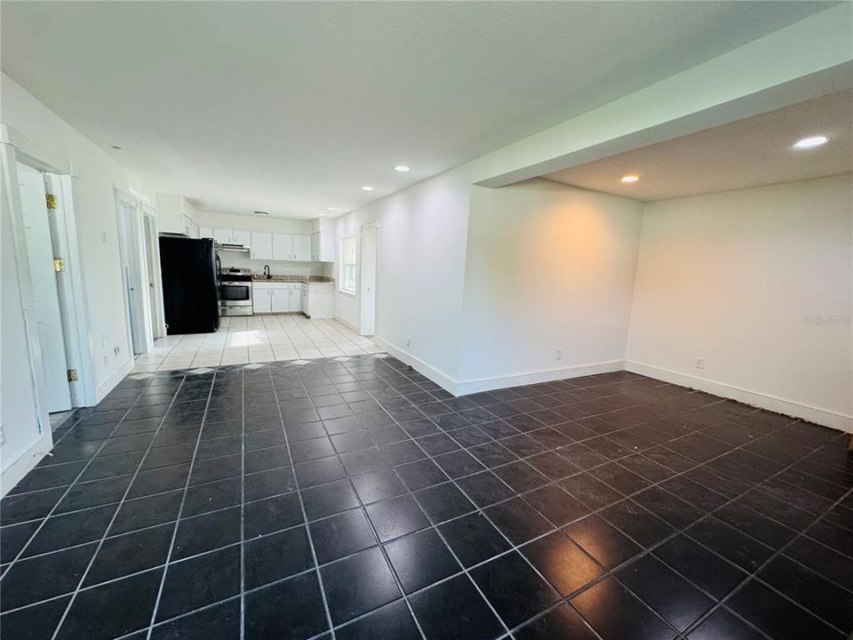 En Renta: $1,400 (3 camas, 1 baños, 3144 Pies cuadrados)