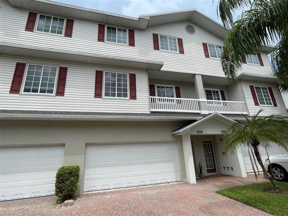 Active With Contract: $2,900 (4 beds, 3 baths, 2604 Square Feet)