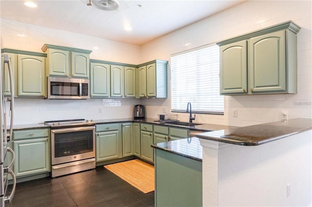 Active With Contract: $2,900 (4 beds, 3 baths, 2604 Square Feet)