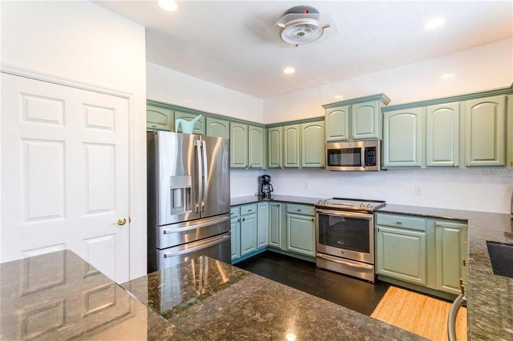 Active With Contract: $2,900 (4 beds, 3 baths, 2604 Square Feet)