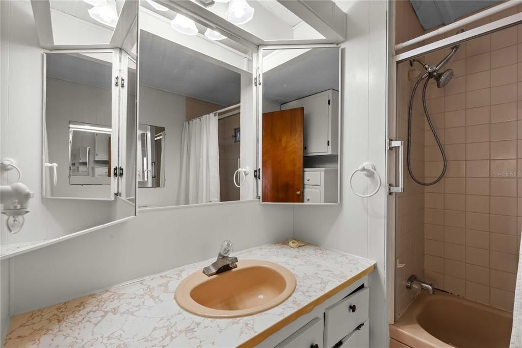 For Sale: $110,000 (2 beds, 1 baths, 768 Square Feet)