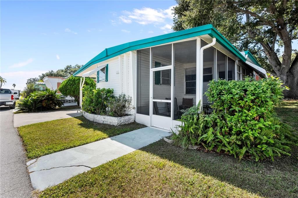 For Sale: $110,000 (2 beds, 1 baths, 768 Square Feet)