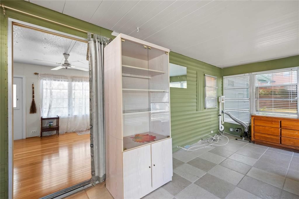 For Sale: $110,000 (2 beds, 1 baths, 768 Square Feet)