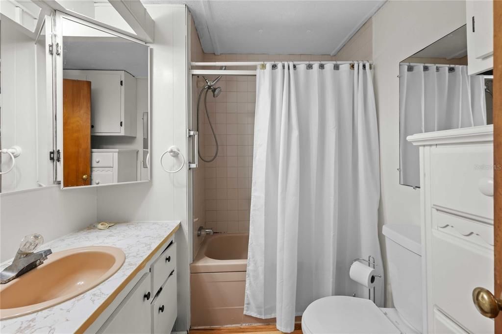 For Sale: $110,000 (2 beds, 1 baths, 768 Square Feet)