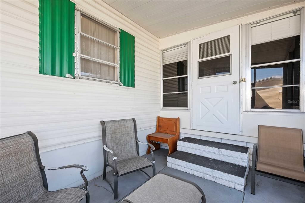 For Sale: $110,000 (2 beds, 1 baths, 768 Square Feet)