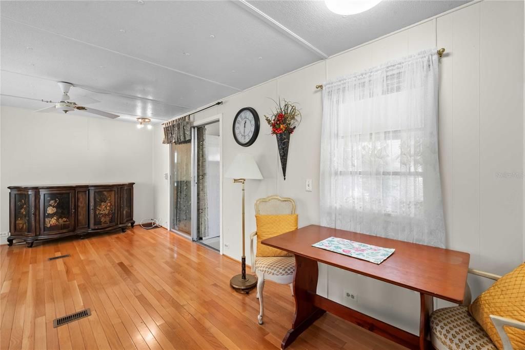 For Sale: $110,000 (2 beds, 1 baths, 768 Square Feet)