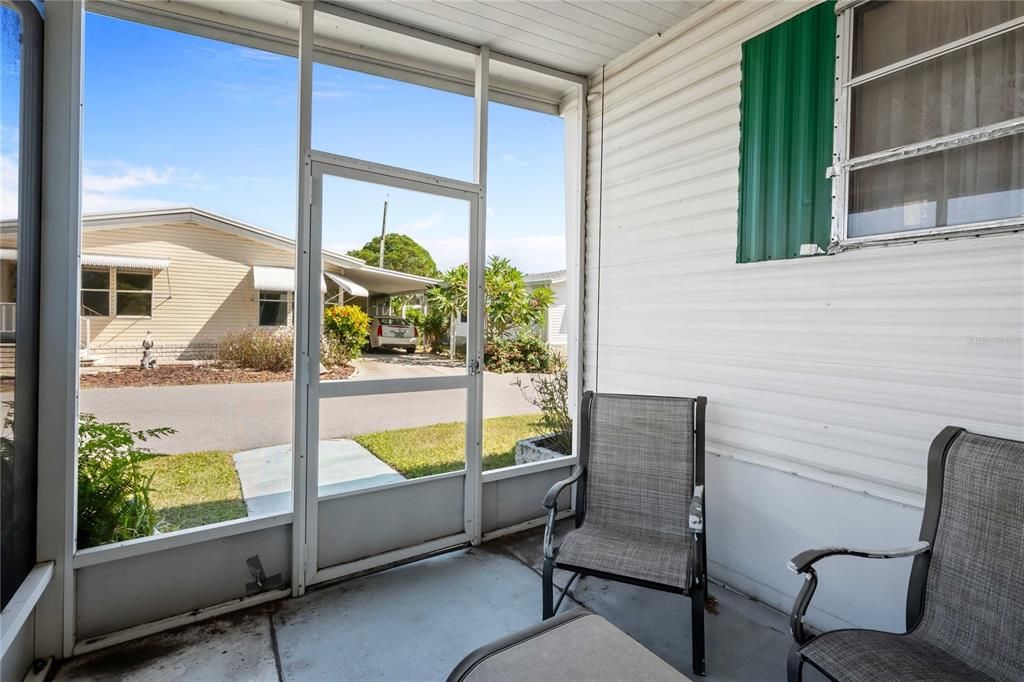 For Sale: $110,000 (2 beds, 1 baths, 768 Square Feet)