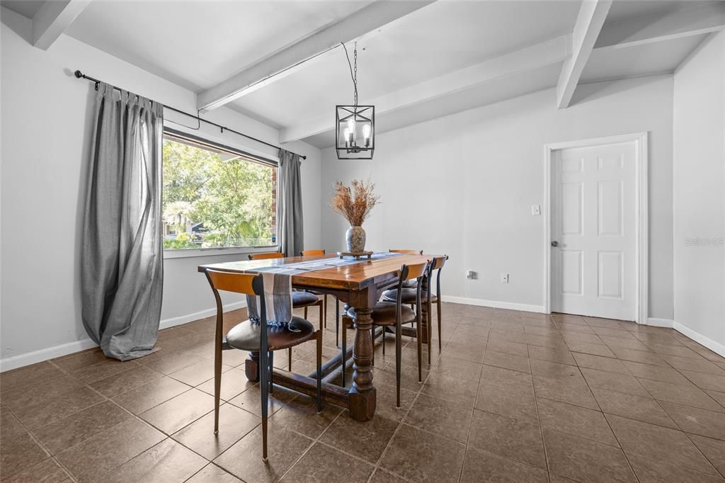 For Sale: $232,000 (4 beds, 1 baths, 1490 Square Feet)