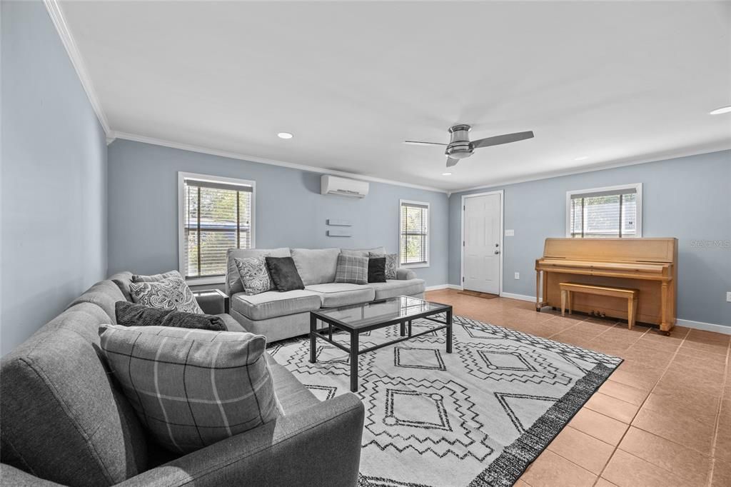 For Sale: $232,000 (4 beds, 1 baths, 1490 Square Feet)