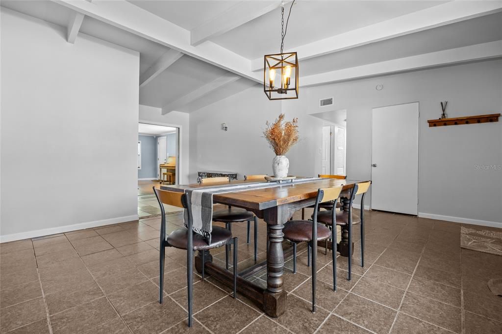 For Sale: $232,000 (4 beds, 1 baths, 1490 Square Feet)