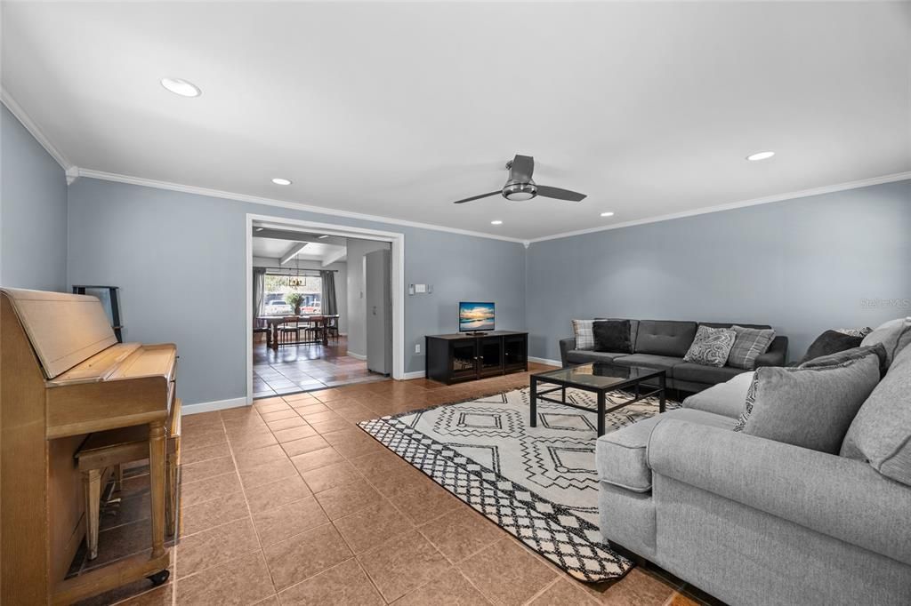 For Sale: $232,000 (4 beds, 1 baths, 1490 Square Feet)