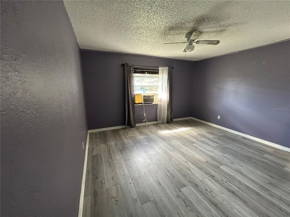 Active With Contract: $199,900 (3 beds, 2 baths, 1416 Square Feet)