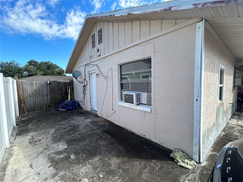 Active With Contract: $199,900 (3 beds, 2 baths, 1416 Square Feet)