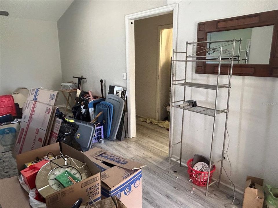 Active With Contract: $199,900 (3 beds, 2 baths, 1416 Square Feet)