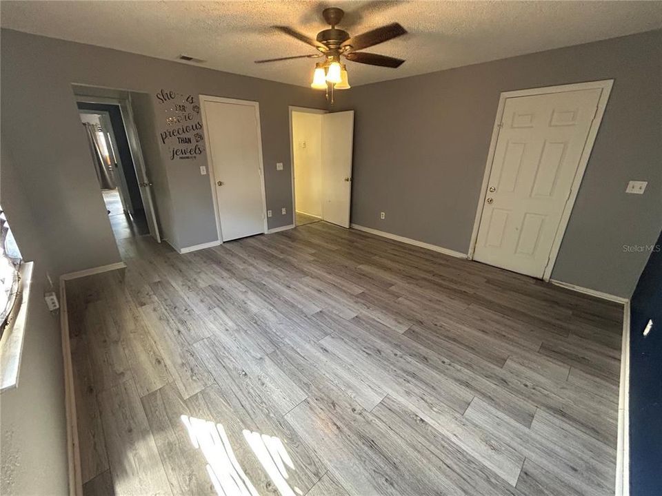 Active With Contract: $199,900 (3 beds, 2 baths, 1416 Square Feet)