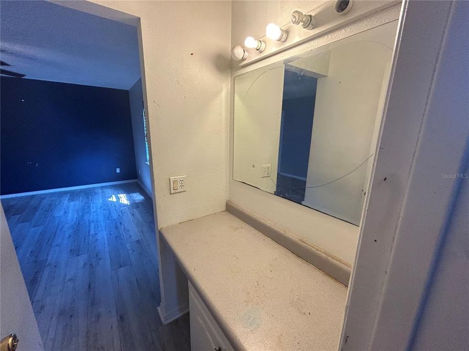 Active With Contract: $199,900 (3 beds, 2 baths, 1416 Square Feet)