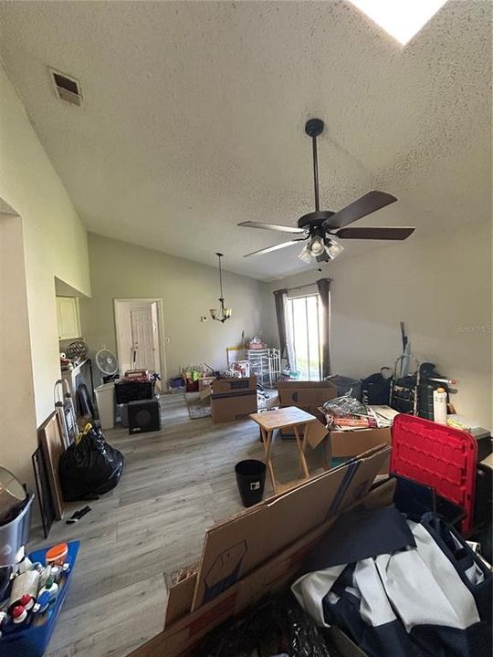 Active With Contract: $199,900 (3 beds, 2 baths, 1416 Square Feet)