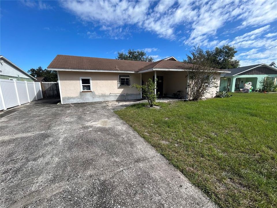 Active With Contract: $199,900 (3 beds, 2 baths, 1416 Square Feet)