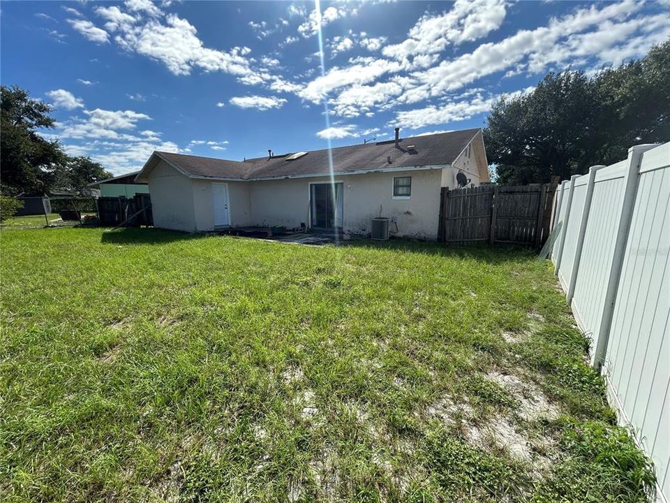 Active With Contract: $199,900 (3 beds, 2 baths, 1416 Square Feet)