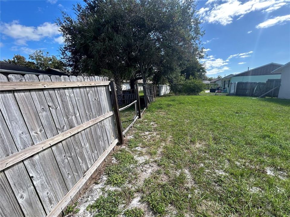 Active With Contract: $199,900 (3 beds, 2 baths, 1416 Square Feet)