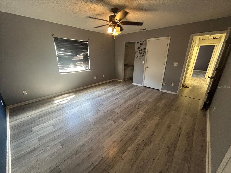 Active With Contract: $199,900 (3 beds, 2 baths, 1416 Square Feet)