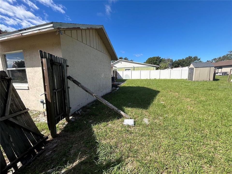 Active With Contract: $199,900 (3 beds, 2 baths, 1416 Square Feet)