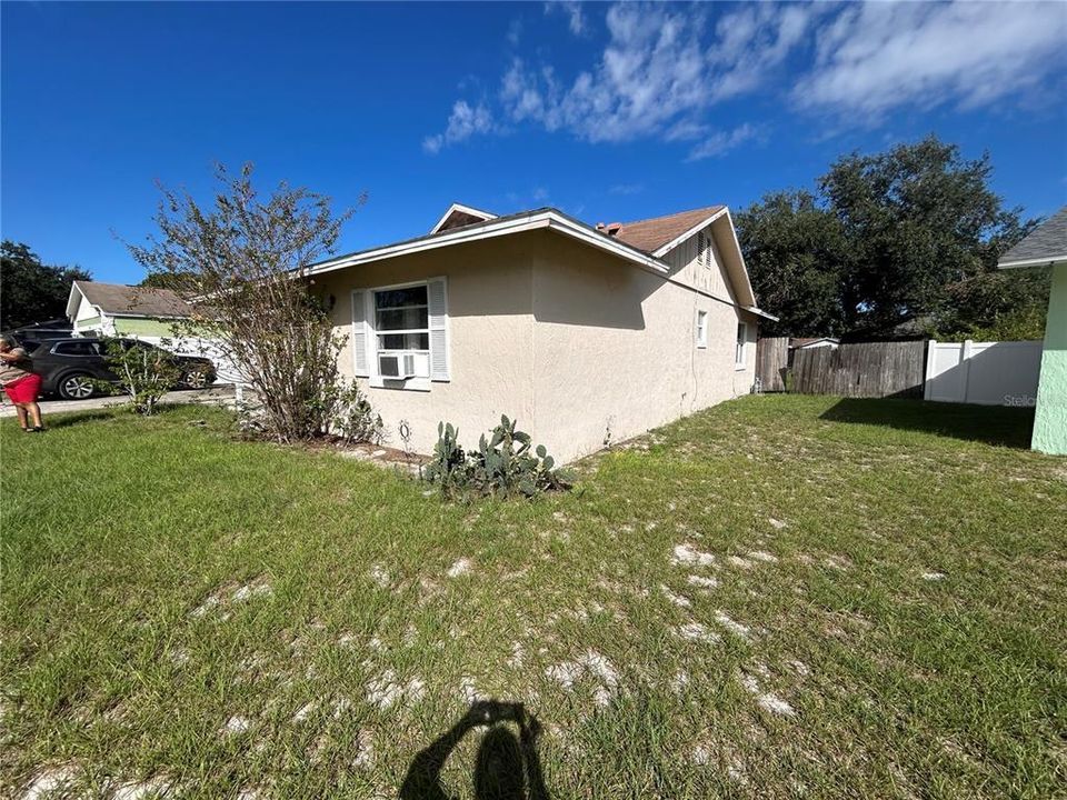 Active With Contract: $199,900 (3 beds, 2 baths, 1416 Square Feet)
